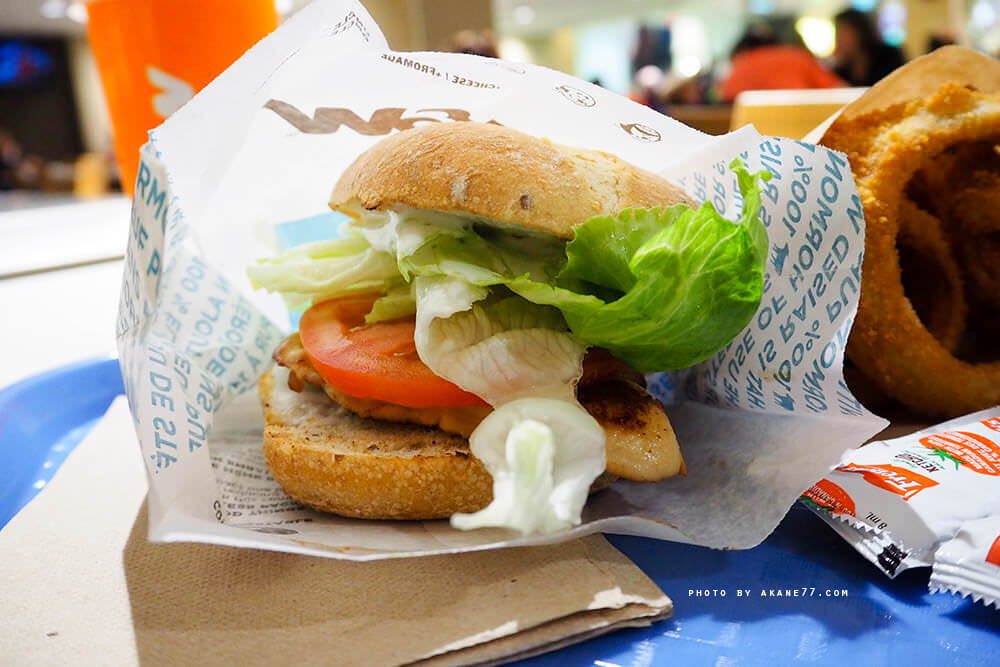 加拿大溫哥華⎮A&W美式漢堡 速食餐廳 清爽版漢堡 酥脆洋蔥圈