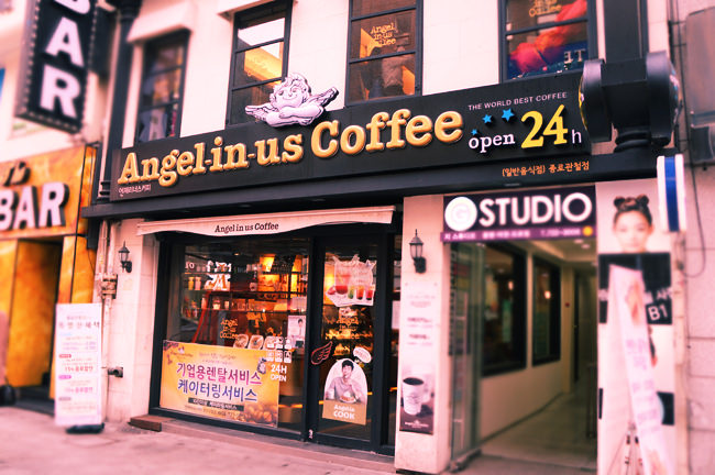 【韓國連鎖】Angel in us Coffee (엔제리너스)-喝咖啡吃甜點，巧遇都教授?