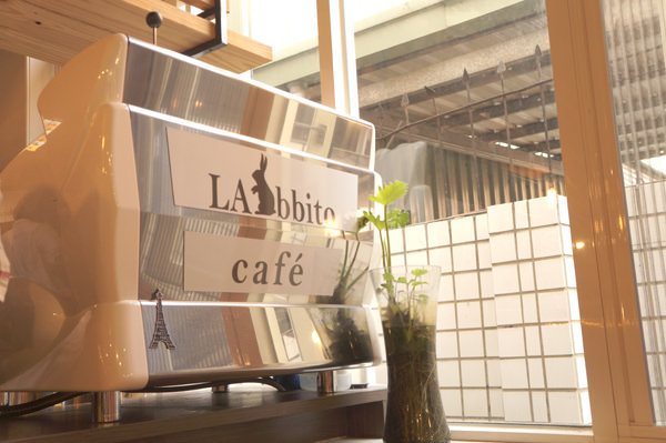【台中西區】LAbbito Café。療郁系咖啡 / 法式薄餅